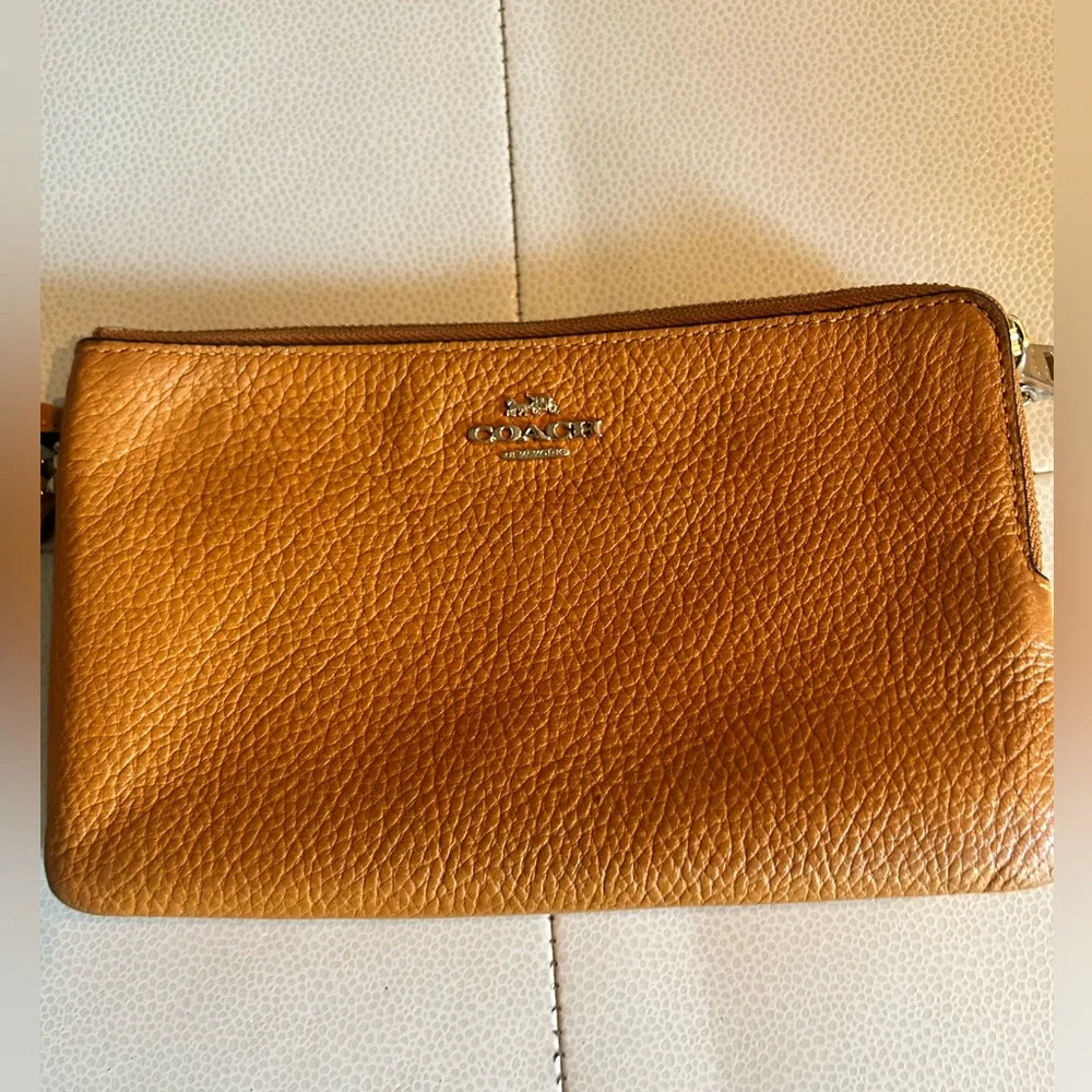 Coach Double Zip Wallet in Redwood C5610 Leather Wristlet Pouch Gold Accents